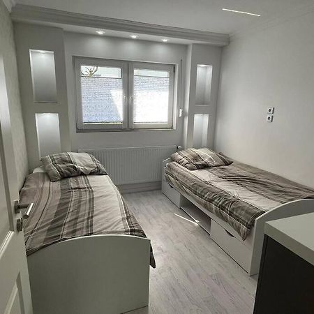 Appartamento Reihenhaus In Ruhiger Lage Pinneberg Esterno foto